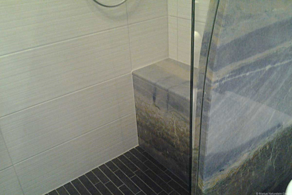 Naturstein Bad, handgefertigte Waschtische, Sitz- und Liegemöbel,